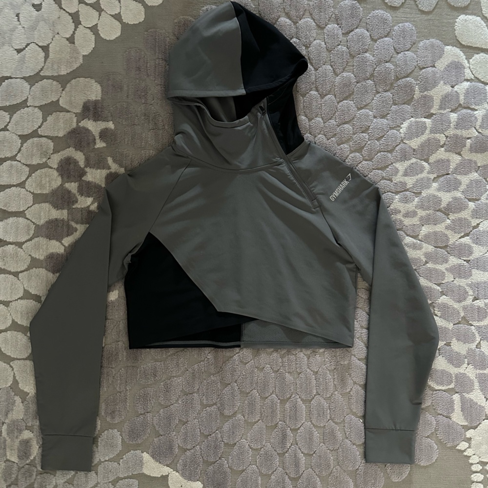 Grey and black Gymshark cropped gym wear
